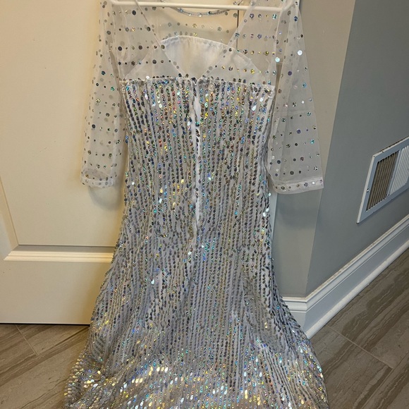 Silver sequins dress size 5T or 120. Zip closure in back. - Picture 2 of 5